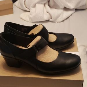 Clark's "Emslie Lulin" black leather heel, women's